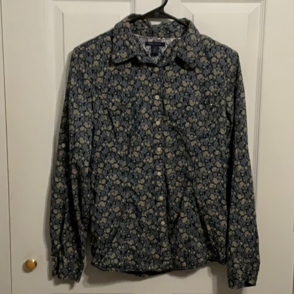 Tommy Hilfiger top. Button down. Long sleeve. Floral. size M.
